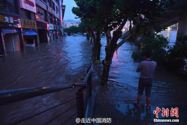 四川暴雨下的守望与救援行动，各地实时情况汇报